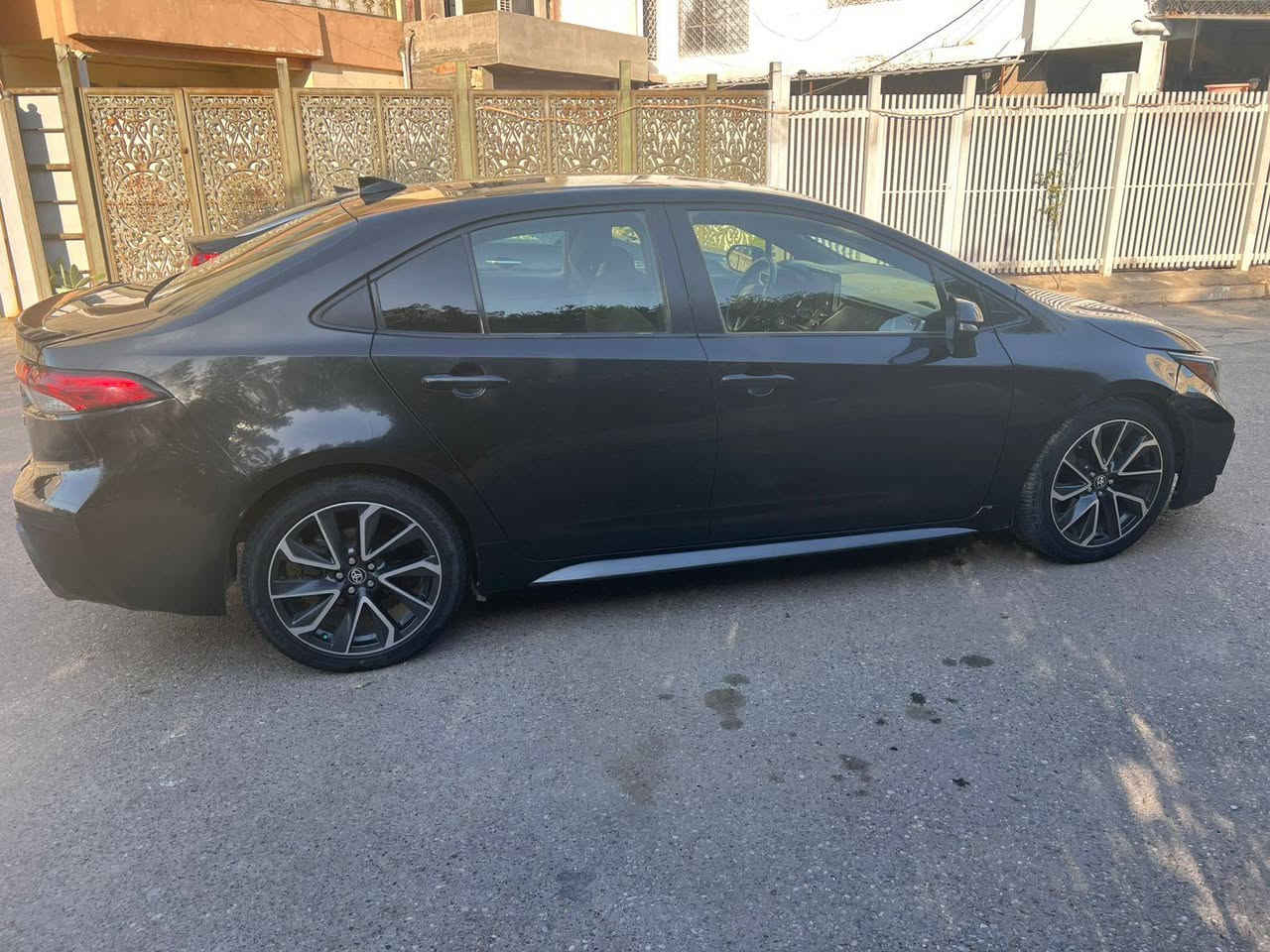 تيوتا كورلا 2022 Se وارد أمريكي 
رقم أربيل تحويل مباشر 
عداد المسافه : 89000 ml
حجم المحرك : 4 سلندر 2000 
الضرر : جاملغ وبنيد وصور حادث موجوده وصبغ قليل بلباب

المواصفات 
شاشه كار بلي - رادار مانع تصادم امامي-نظام اقتصادي وسبورت
هاند بريك كهرباء - كامره خلفيه - لايت زينون
تحديد مسار - كروز سرعه - قياده اليه 
السياره حلوة ونظيفه حداديه وسط 
✍🏻السعر 135 $ للاتصال على الرقم متوفر وتساب
 *********** 
العنوان / بغداد / بغداد الجديدة
 معرض الرحمة لتجارة السيارات قرب جبار ابوالشربت
