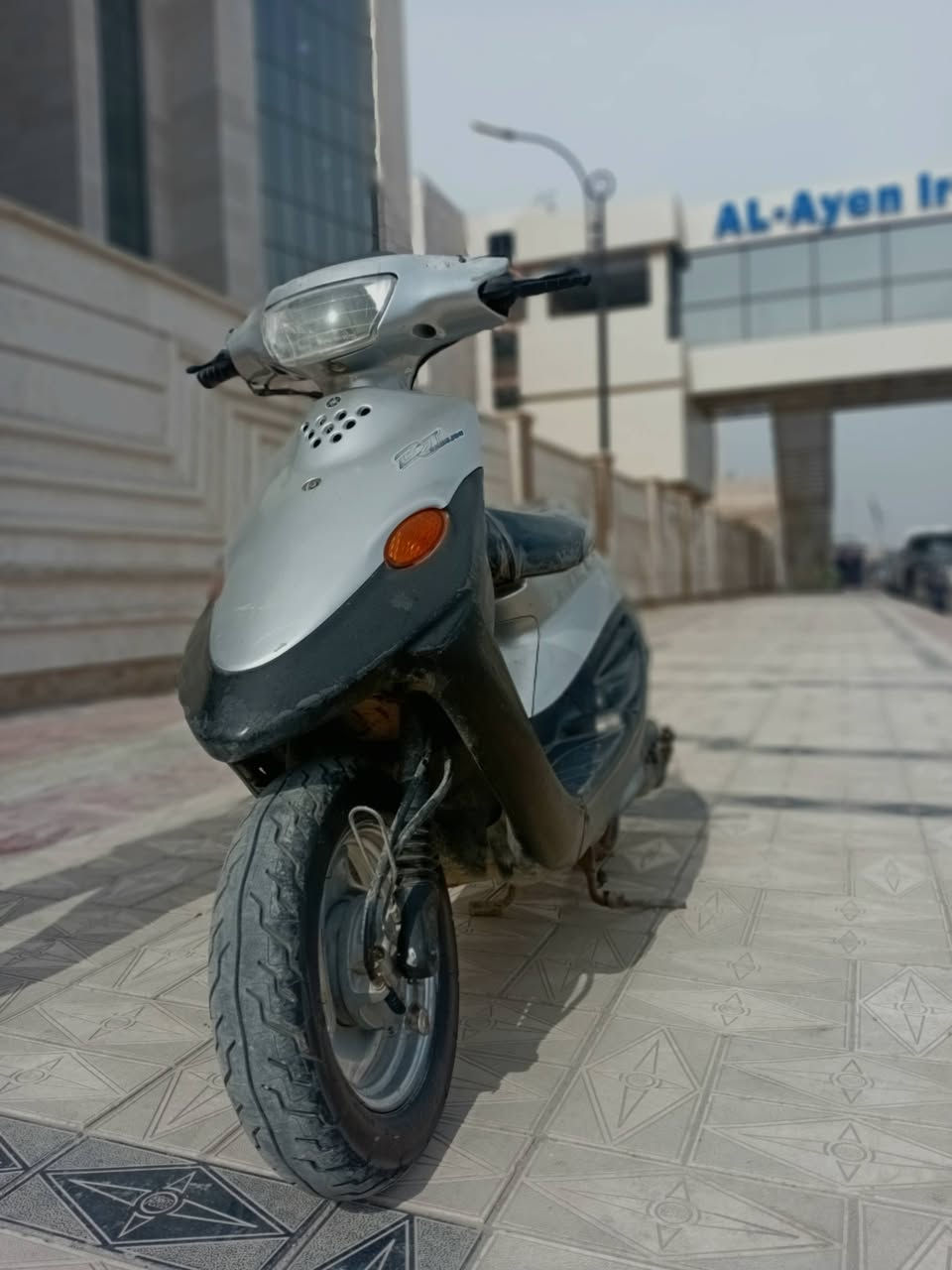 بيجي مكينه نضيفه ما مفتوحه الدراجه بلاديه كفرات ومكينه شرط الفحص تفحص بيدك تاخذه لمصلح الي يعجبك كهربائيات شغاله فول نضافه ناصريه مركز قرب جامعت العين ب700 وبيه مجال للطيبين ان شاء الله  

رقم التواصل ***********
