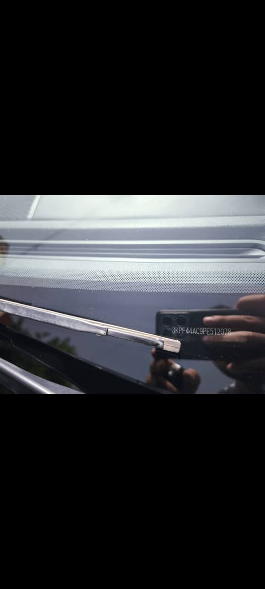 السلام عليكم فورتي جيتي 23 
بيها قطعتين صبغ جاملغ امامي يمين وجاملغ خلفي يسار السيارة بدون دواخل باب السائق والي خلف سايق بارد pdr التكمة بيها بخصتين واضحة بالصور والبابين بيهم شخوط اكو ملاحظات ثانية بسيطة السعر 140 ومجال بسيط 
***********
***********
مواصفات الجيتي معروفة
