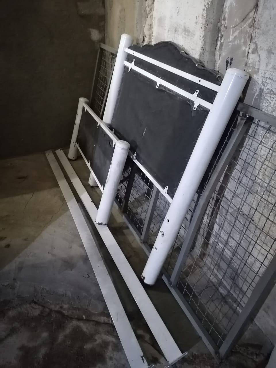 سلام عليكم من رخصة الأعضاء المحترمين غراض للبيع ثلاجه 50ألف جربايه 30ألف ميز 20ألف مكاني نجف حي العسكري ***********
