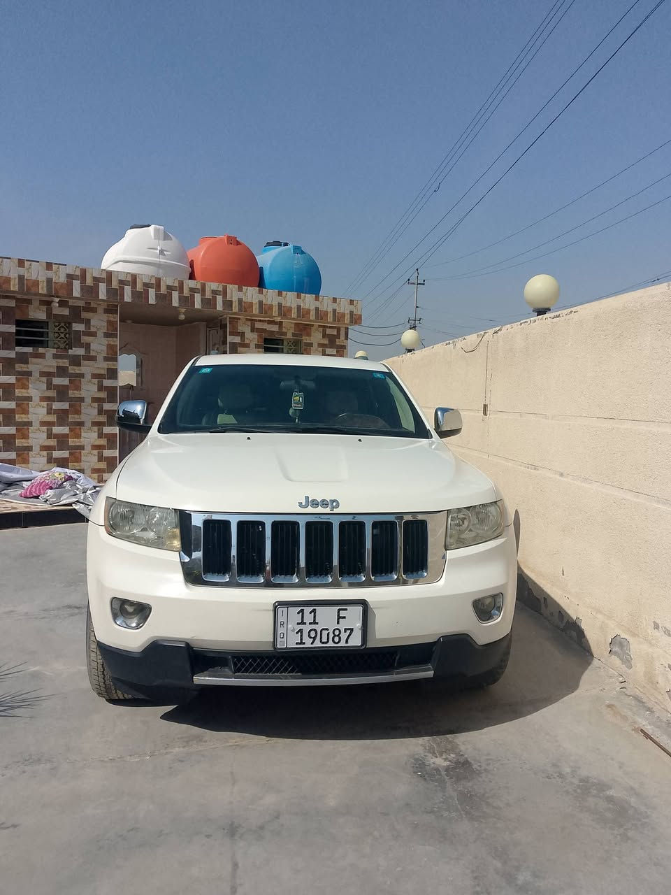 سلام عليكم جيب لاريدو موديل 11كلين رقم بغداد دولي بسمي اخوان السيارة نضيفة جدا وكولشي على البلاد ماشية 145مكينة وكير مكفولات مكينة 6/3600سلندر صدر امامي خلفي نضيف تبريد تدفئة شغال مواصفات فول من عدة الفتحة شاشة لمس كامرة دائرية بصمة تشغيل تحكمات ستيرن كشنات جلد كشنات كهرباء يدات نيكل وباقي المواصفات جيب معروفة السعر 170هاذ رقمي انتصل او واتساب واني خادم ***********مكاني تقاطع النهروان
