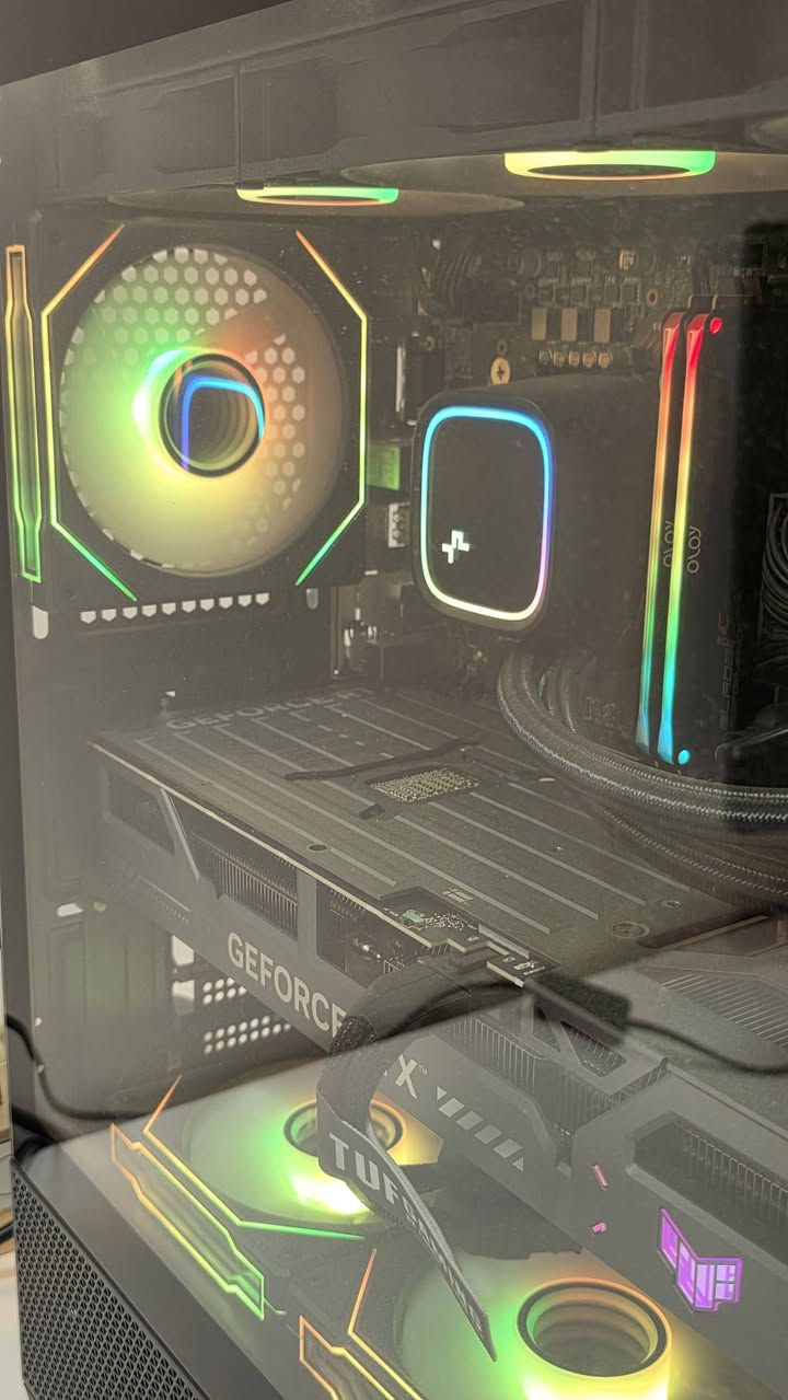 تجميعه للبيع استخدام متقطع فقط ٦ اشهر مع UBS 2000KV اونلاين
المواصفات :
Asus TUF Rtx 5070 OC 12GB GBU
Ram 32GB oloy RGB DDR5
MSI PRO B760M-E CH DDR5
CPU 14400F TRAY
LE 720 CH
MSI PAG G750N
ALPHARD CASE BK EN43802 
بور سبلاي 850 W والتبريد مائي بالاضافه الى ريموت للتحكم بمودات RGB 
التجميعه خارقه تشغل العاب مثل ريد ديد 2 وسيابر بانك على اعلى جرافيكس وهرتزيه وبدون تعليق بالاضافه لسرعتها بالمونتاج و شغل 3D وبلندر 
سبب البيع هو عدم التفرغ والانشغال 
استخدامها قليل جدا ونظيفه جديده بعدها 
الكراتين كلها موجوده وملحقات اصليه بالاضافه الى UBS اونلاين 2000KV من Rising بعده بفتره الضمان...
 للمهتمين فقط متوفر توصيل 
سعر مليونين و١٥٠ الف وال ubs 280


**إذا كنت صاحب هذا الإعلان وتريد حذفه لأي سبب، رجاءا أرسل رسالة إلى الدعم الفني**