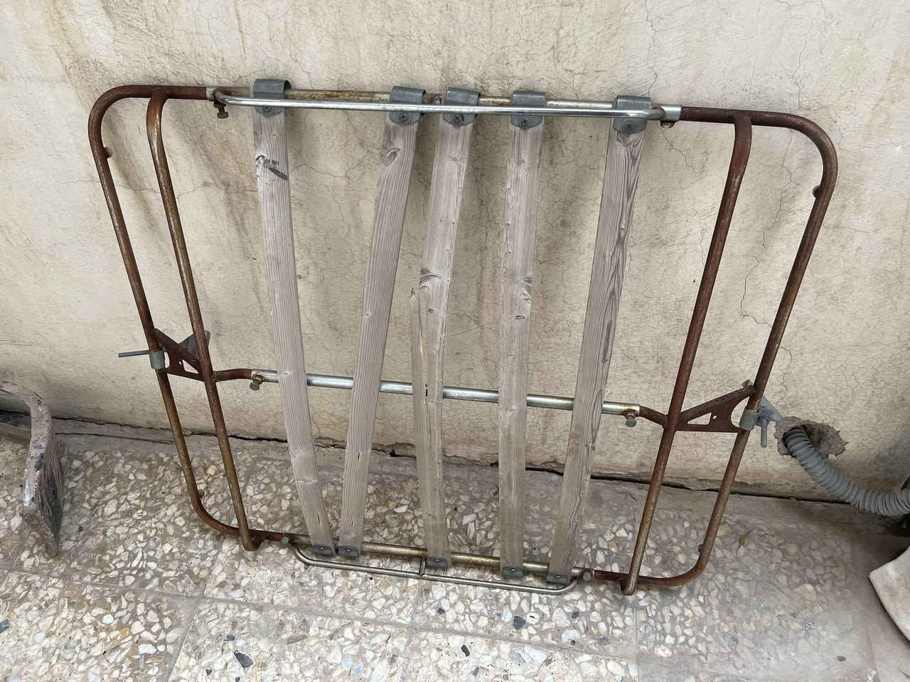 السلام عليكم سيباية للبيع قيم و اخذ كاملة وية الاستيكات مكاني جزيرة بغداد السياحية رقم ***********
