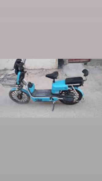 سلام عليكم 
دراجه HIS 2025 
جديده بعدها بلباكيت مستعمله شهر وباتيرات فاحصهن جديدات بعدهن كل الكهربايات شغاله اي نقص مابي
وشاحنتها وياها البلاديه 
سعرها 400 وبي مجال للشراي 
مكاني بغداد مدينه الصدر 
***********هذا رقمي ما أتواجد هواي على الفيس
