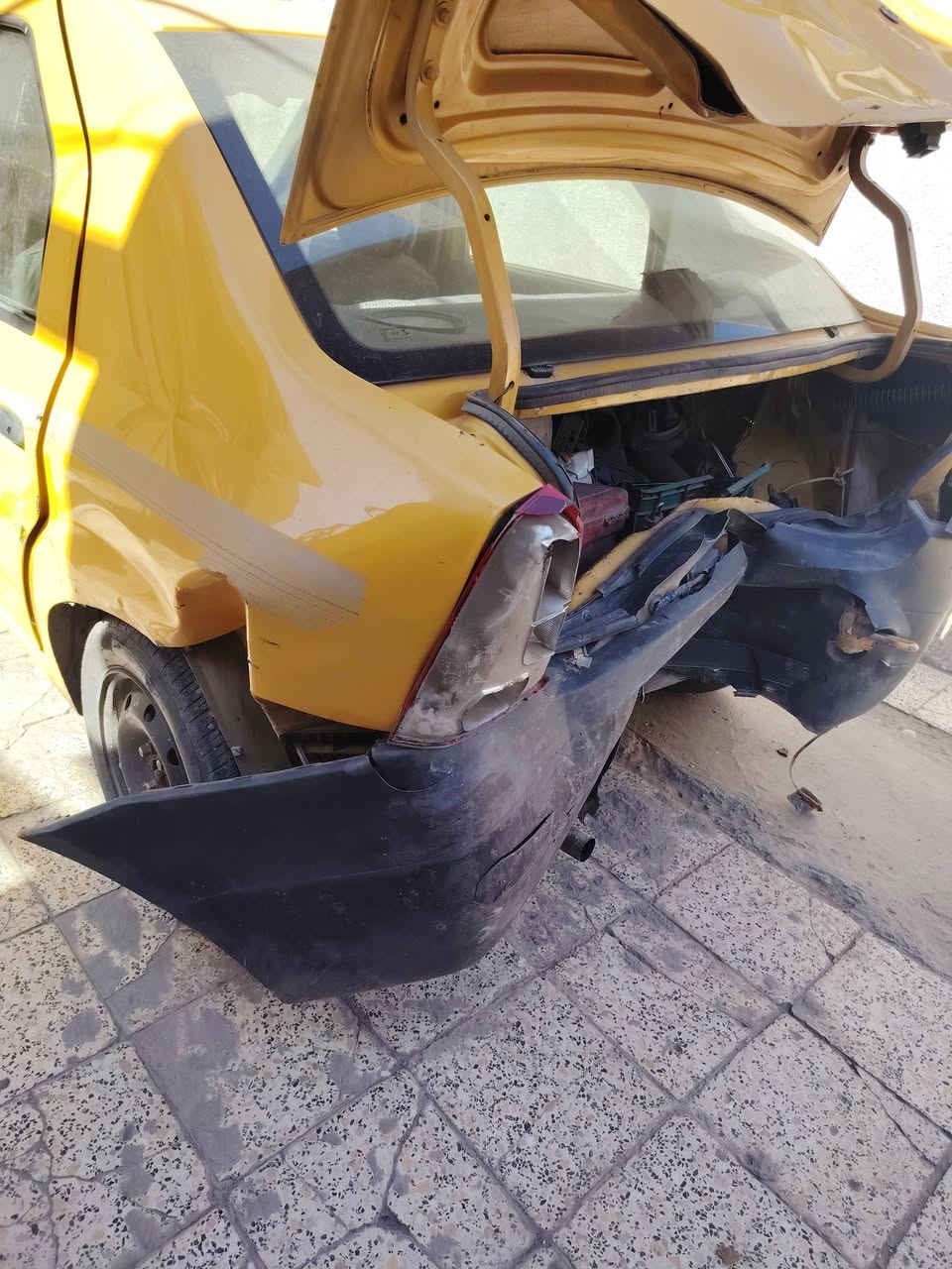 السلام عليكم اقره المنشور وبعدين خابر  سياره رينو لوكان 2009 السياره اتعرضت الحادث وهاذا كدام عينكم السياره عمرتها كولها بقت بس عل صبغ مكينه جديده شادها قبل شهرين لا تنقيص ولا بخار وفحصها اذا تريد مال حاويه السياره  شديت عوازل ارضيه  جديده  دعاميات جدد راديترات جدد تبريد شغال  نقص بوري واحد اثر الضربه حته بطل جبتلها مال تبريد حاضن مروحه جديد  لايتات جدد بك لايت جديد كلشي صار بيها جديد يحتاج بس صبغ وتكعد السياره والله والله صرفت عليها دم كلبي والحمدالله على كل حال عمومن السياره غرفتها حلوه عليها هيئه وغرامات عليه تاريخ انتها السنويه 2028 بدون عمله لان حجيت البيها بل منشور السعر 24 قفل قفل رجا المو شراي لا يكسر بحلال الناس مكاني جميله ***********  ملاحظه صور  قبل الحادث علمود الخياسات

