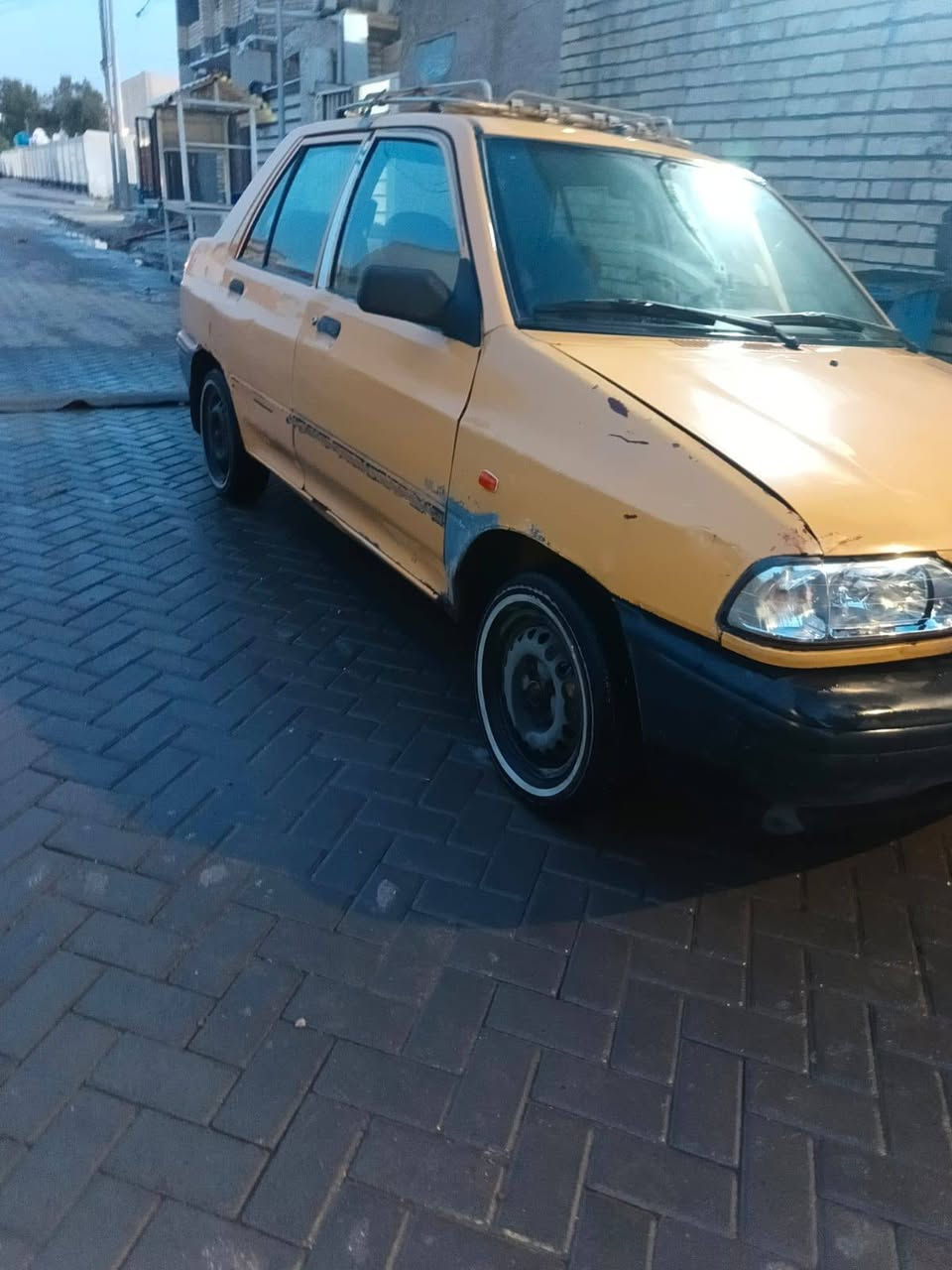 السلام عليكم سايبه مديل 2017 مبدل بيها جاملغ وباب ونفس الجاملغ الي مبدل يرادله تبديل لانو مال تفصيخ وتعبان  السياره بيها نواقص خفيفه بس تبدل الجاملغ وتحطلها ترايش بيبان 
وبوجهك للشارع مكينه بدايت خيط تبخير وبيها فطر ب البراكيت سعر 35 وبيها مجال حك الجيه وبخدمتكم 
رقم الهاتف ***********
