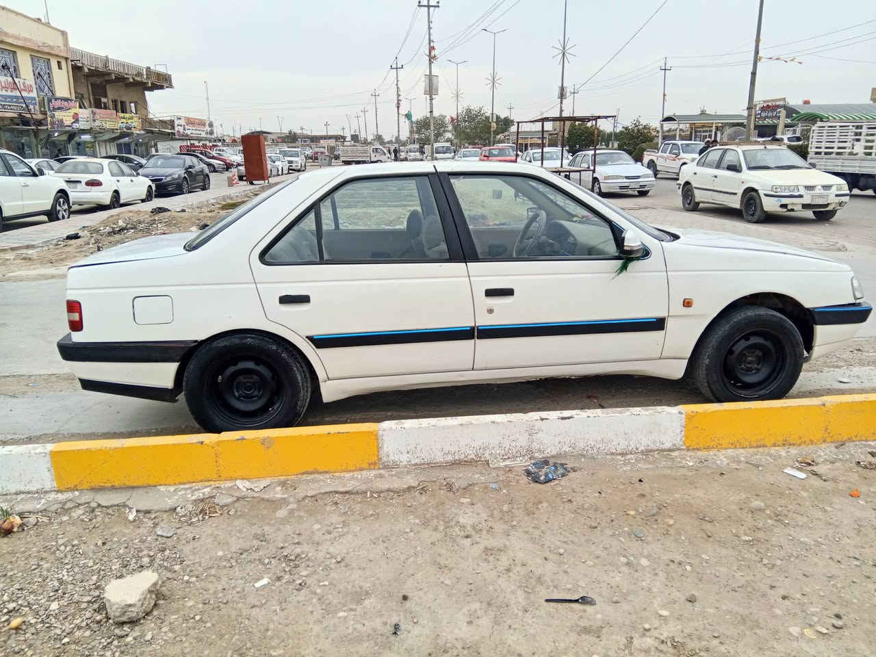 سلام عليكم من رخصت الادمن بيجو موديل 2010 اللون ابيض رقم انكليزي بابل سياره جاهزه فقط رشات صبغ بدون ظربه السعر 29وبيه مجال للشراي غير متواجد على الفيس هاتف ***********
