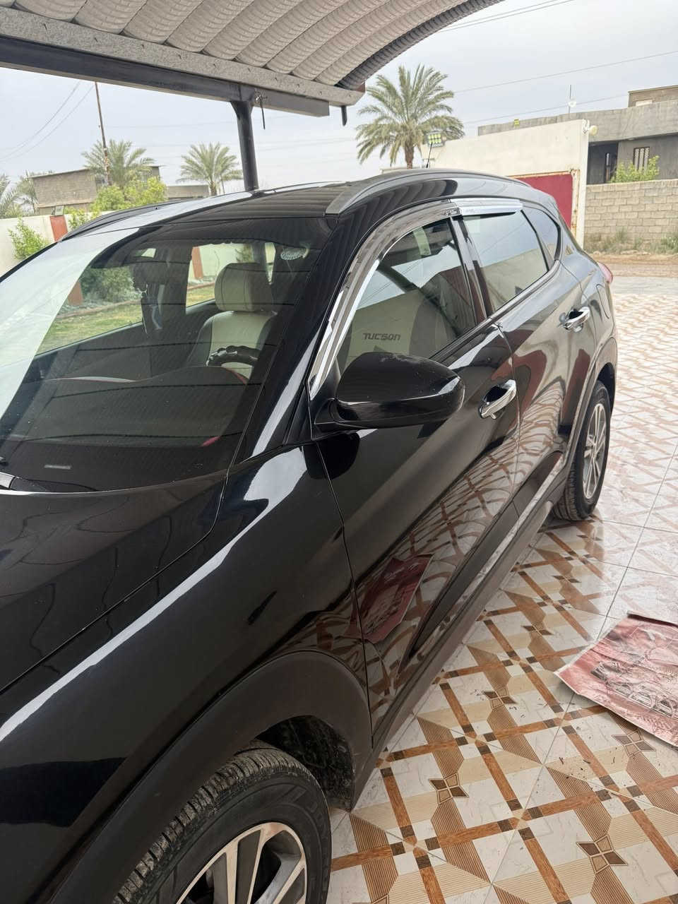 توكسان موديل 2017 رقم اربيل لون اسود وارد امريكي حادثهه بس بنيد مبدل السعر 160 للتواصل ع الرقم  ‭0771 435 4272‬
