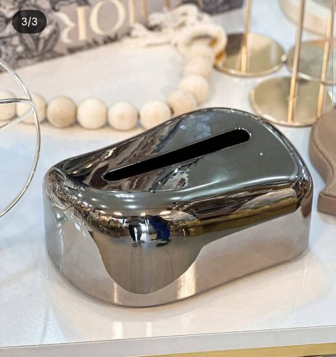 #أرخصلك_ستور 🛒✨ مصدرين للجمال إلى جميع  الى كل محبي الاناقة والجمال 💝💝

🌟 كفر كلينكس أكريلك
 باللون الفضي اللامع، بتصميم حديث وأنيق يعكس الذوق الراقي ويمنح المكان مظهراً أكثر فخامة وترتيباً.

💎 لمسة ديكور بسيطة لكنها قادرة على إحداث تغيير واضح في شكل الطاولة أو غرفة الجلوس، وتمنح ضيوفك انطباعاً جميلاً عند استخدام المناديل القطنية.

🏡 مناسب لغرف الجلوس، المكاتب، غرف الضيوف والمطابخ العصرية.

💰 سعر القطعة: 4000 دينار فقط

📩📩📩 للحجز يرجى مراسلة الصفحة

🚚🚚🚚 توجد خدمة توصيل لجميع محافظات العراق

📍 عنواننا: كوت / شارع دور العمال الرئيسي السايدين # مجاور مجمع التميمي احمد


**إذا كنت صاحب هذا الإعلان وتريد حذفه لأي سبب، رجاءا أرسل رسالة إلى الدعم الفني**
