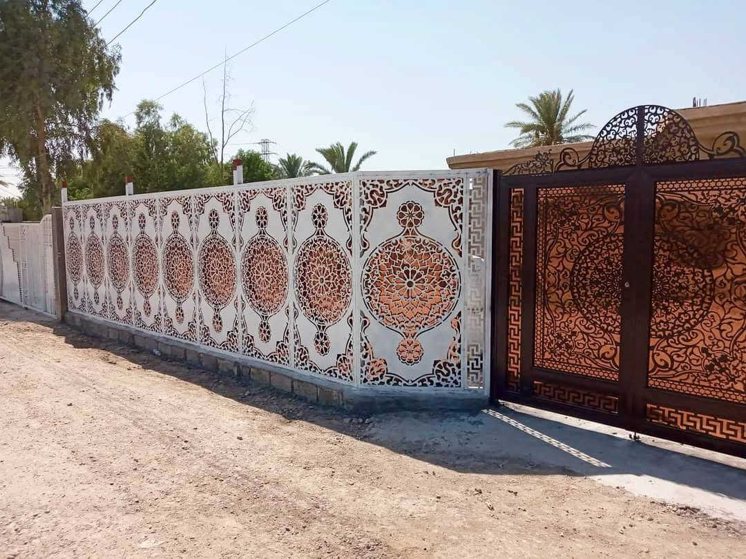 عمل سياجات مع باب الريسية احدث موديلات وكافة النقشات حسب الطلب نشتغل وبنظام الاقساط والشغل درجة اولى وبي ضمان اتصل ***********بي واتساب
