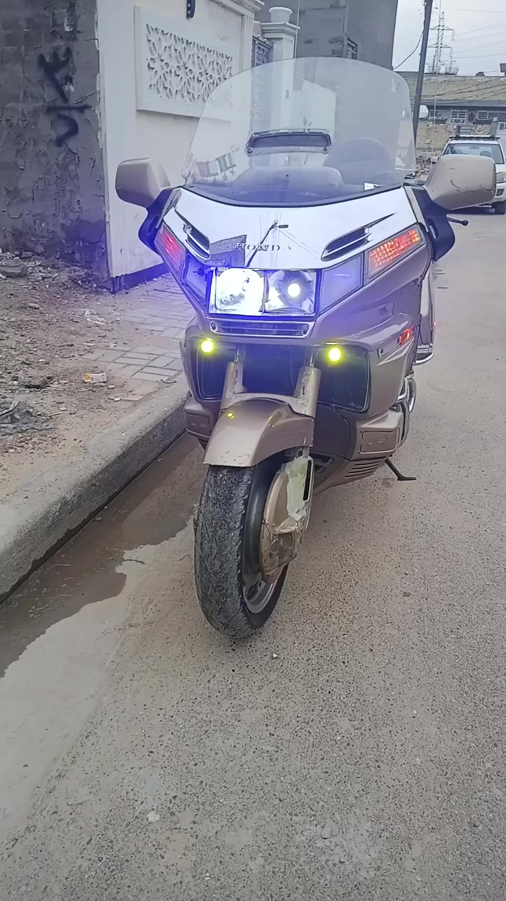 سلام عليكم ... هونده كولدن 1500..دراجه كلشي بيها شغال .....بس بيها صوت صار ماعرف شني.....من امشي يروح صوت بس من امشيي علا كيف يطلع صوت ... رايدها 17 وبيه مجال هاذ رقمي ...*********** تصل وتدلل
