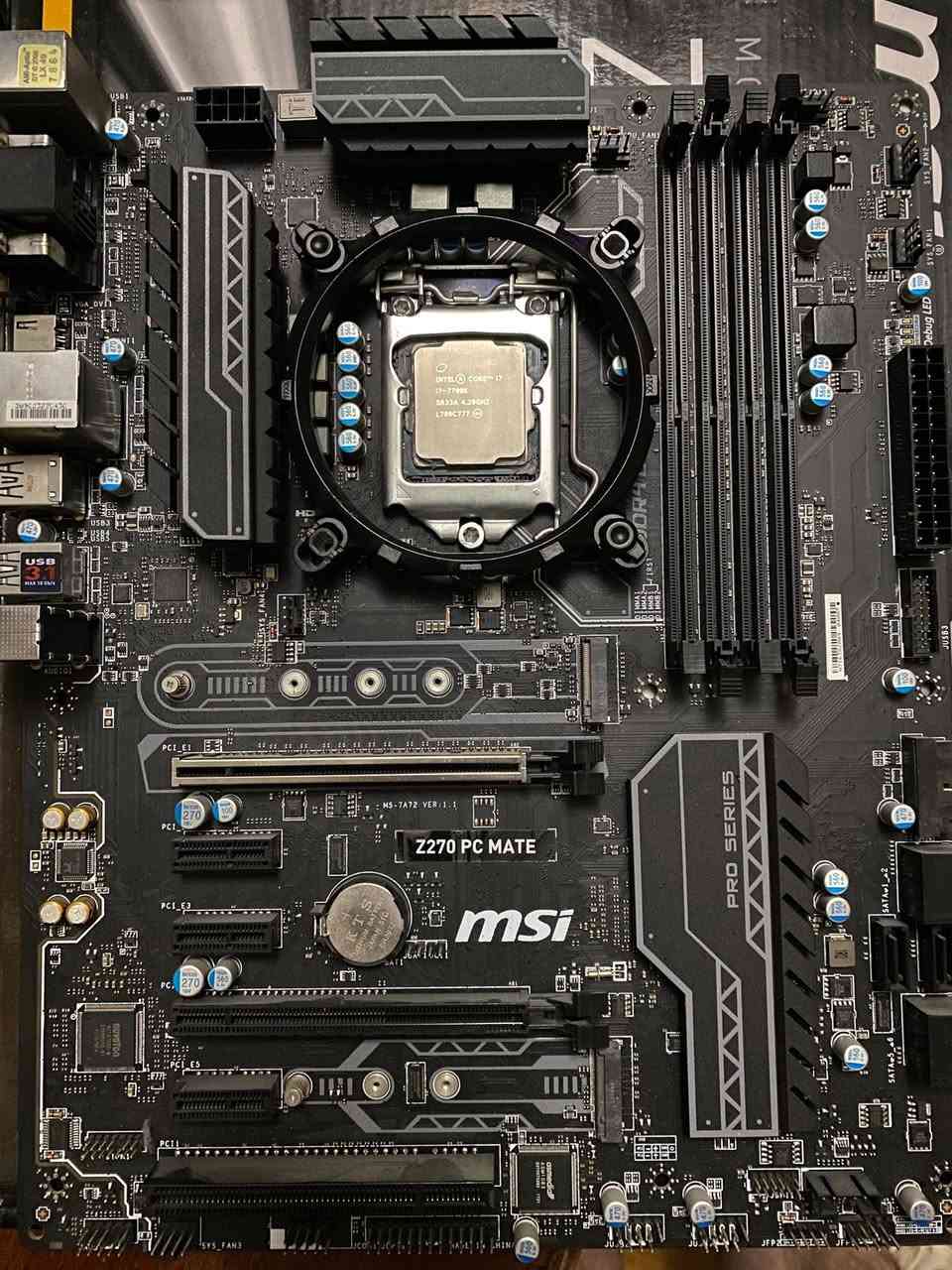 السلام عليكم
كومبو للبيع 
I7-7700k
Msi Z270 pc mate 
وياهن مبرد هوائي جيد 
كلهن 175 وبيهن مجال 
القطع نظيفة وكراتين ايضا موجوده 
ومابيهن اي مشكلة استخدام شخصي 
سبب البيع داطور


**إذا كنت صاحب هذا الإعلان وتريد حذفه لأي سبب، رجاءا أرسل رسالة إلى الدعم الفني**