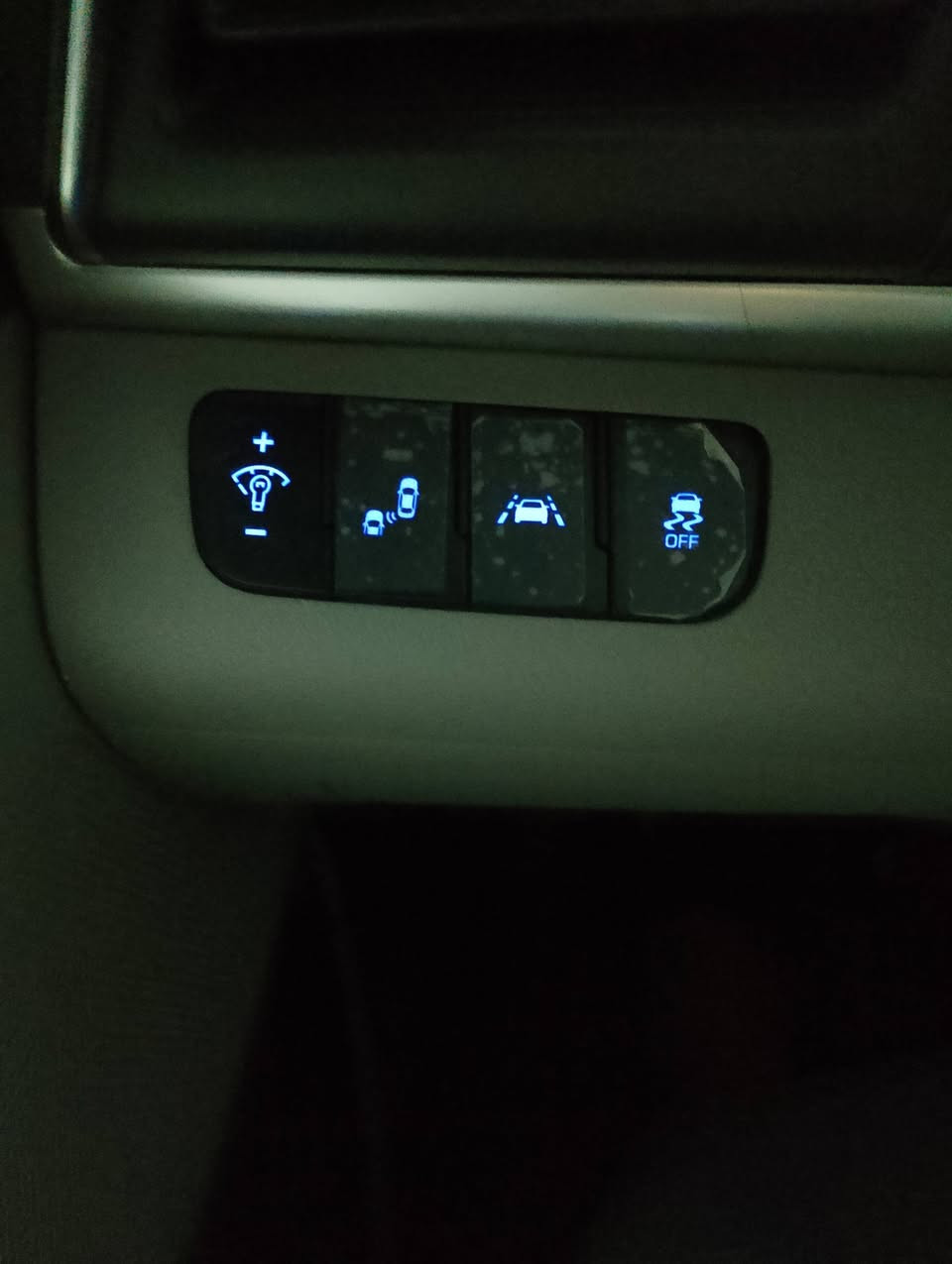 النترا 19
سنوية جديدة
ترقيم جديد 
هزة جديدة
ماشية 77000ميل 
رقم بغداد 
حادثها موضح بالصورة 
تحكم ستيرن
نقطه عمياء 
سياقة ذاتية 
سعر 140$
***********
