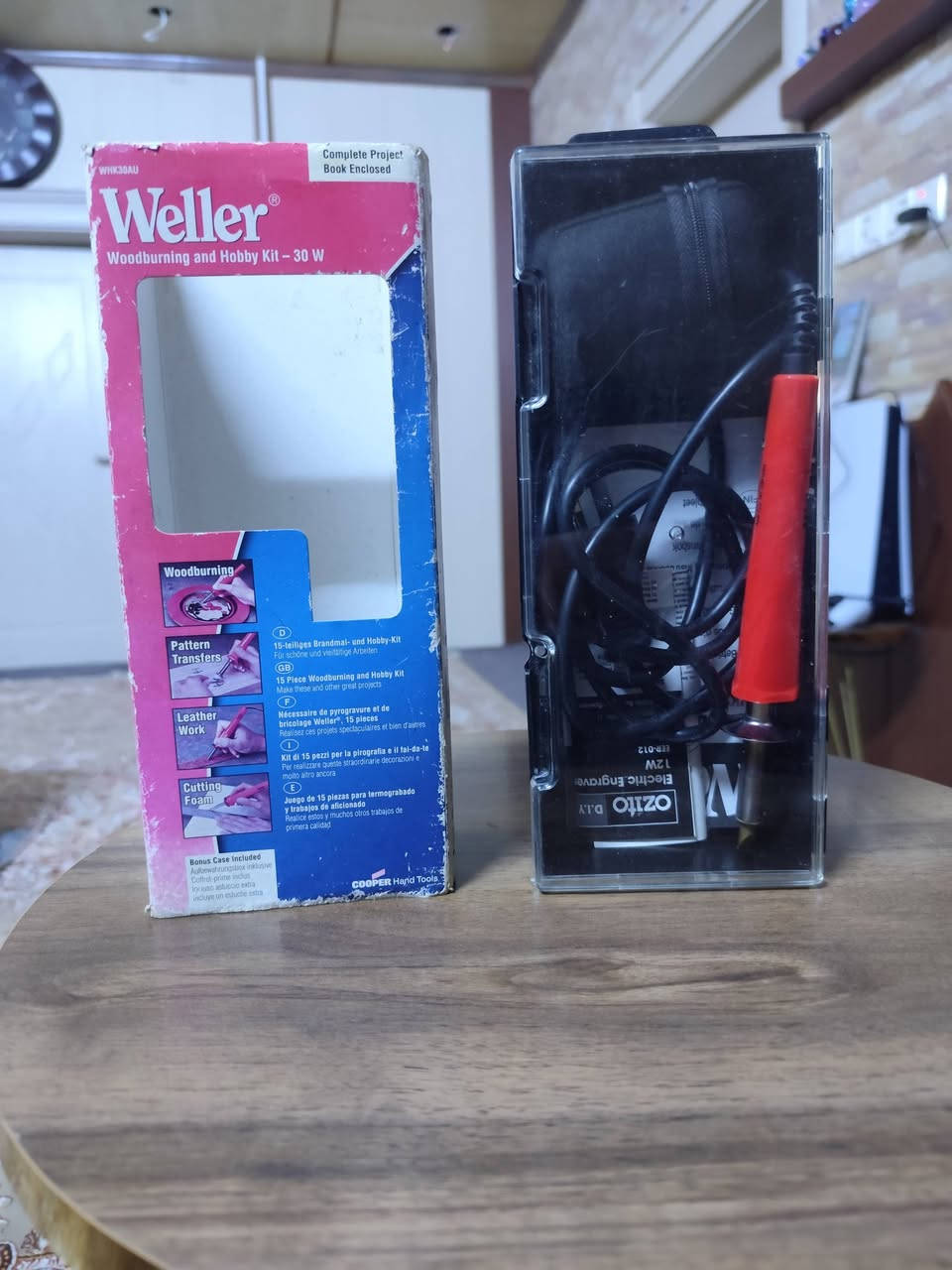 باله اوربيه
كاوية الحرق على الخشب والجلد من شركة (Weller) قصيرة القامة لتحكم أدق. القدرة: 30 واط.تستخدم لحرق على الخشب والجلود، قطع الفوم ، ونقل الأنماط.
المحتويات: تتضمن المجموعة ١٢ قطعة ،سعر 25 الف


**إذا كنت صاحب هذا الإعلان وتريد حذفه لأي سبب، رجاءا أرسل رسالة إلى الدعم الفني**