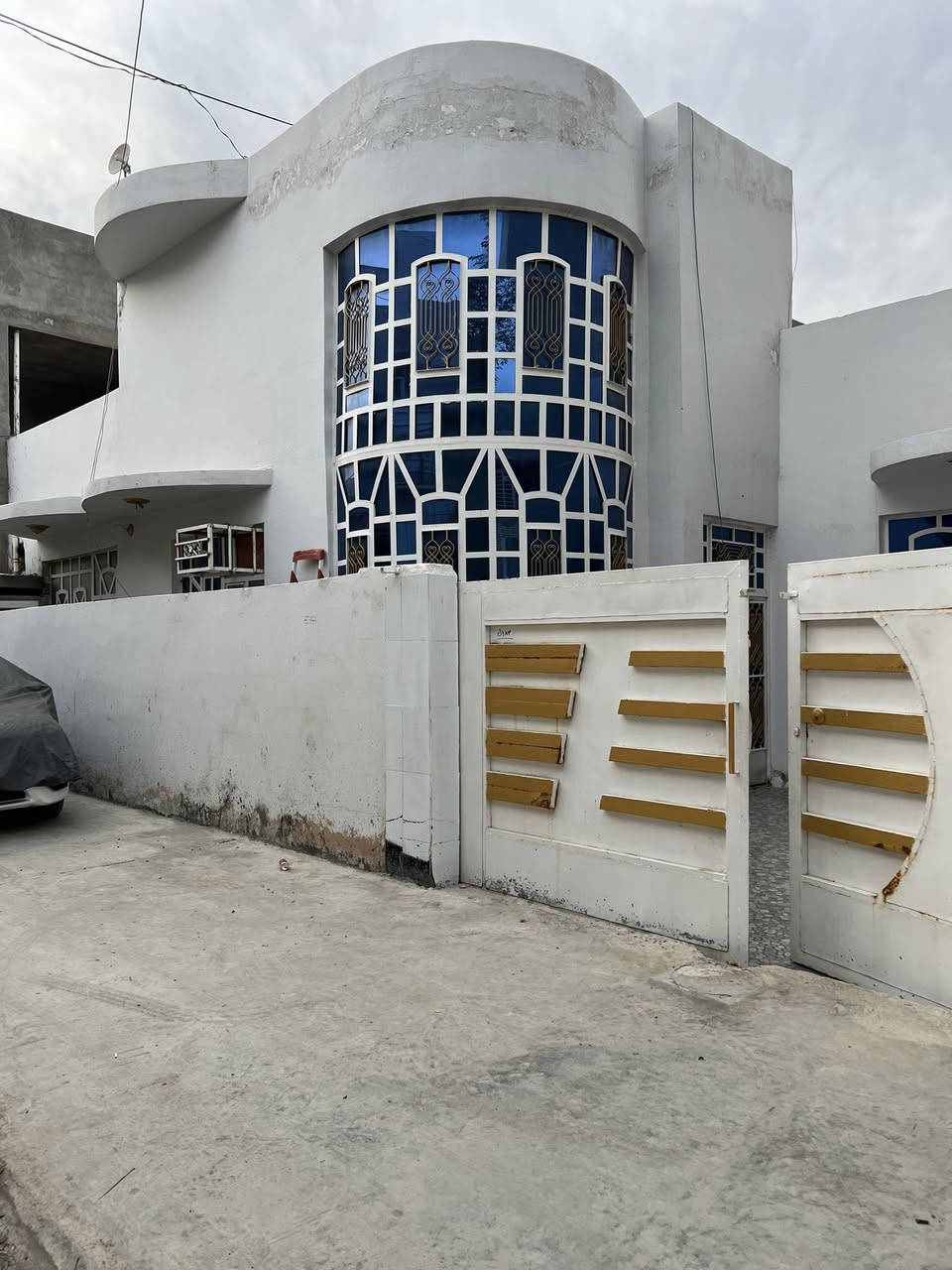 دار للبيع مساحة 150 متر طابق واحد موقعة شفتة مقابل مجمع التحرير للاستفسار ***********
