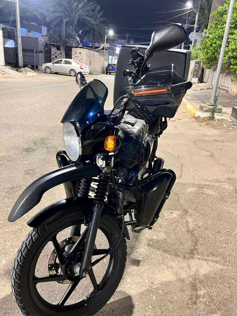 السلام عليكم شباب بوكسر للبيع جبلي موديل 23كفاله عامه رقم  وسنويه دراجه نضيفه بمعنه الكلمه  تنباع كامله صندوك +زنون اصلي ابو ل75وعدسات 3الوان التصال ***********فقط واتساب وتصال ما اجاوب خاص ❗
