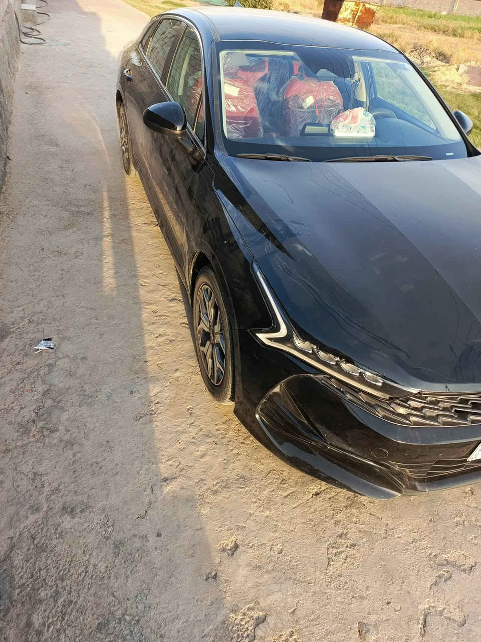 سلام عليكم للبيع كي فايف موديل 21 حادث مثل ماموضح بل صور السعر 135 وبي مجال مكان الانبار رمادي سياره بسمي هزه وفحص وسنويه جديد ***********
