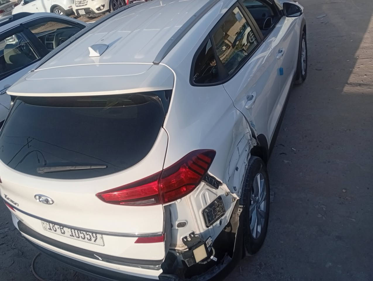 توسان موديل 21 أمريكي. بصمة
ضررها ربع بلبنيد وربع بجنطه. وهذا الي بصور  
مكانها بلحلة السيارة   معروضة 165 وبيها مجال


**إذا كنت صاحب هذا الإعلان وتريد حذفه لأي سبب، رجاءا أرسل رسالة إلى الدعم الفني**