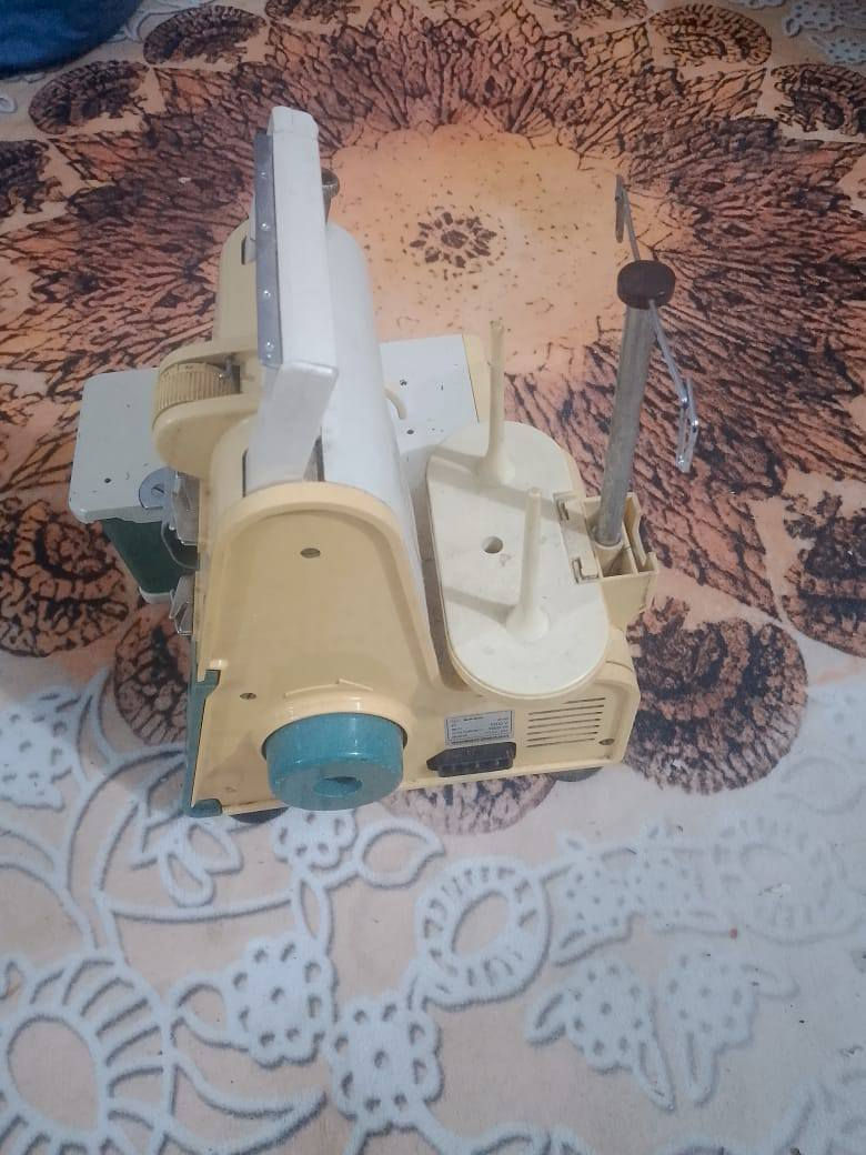 السلام عليكم مكينة اوبر للبيع نظيفة كاملة الاغراض للتواصل خاص او عالرقم ***********
