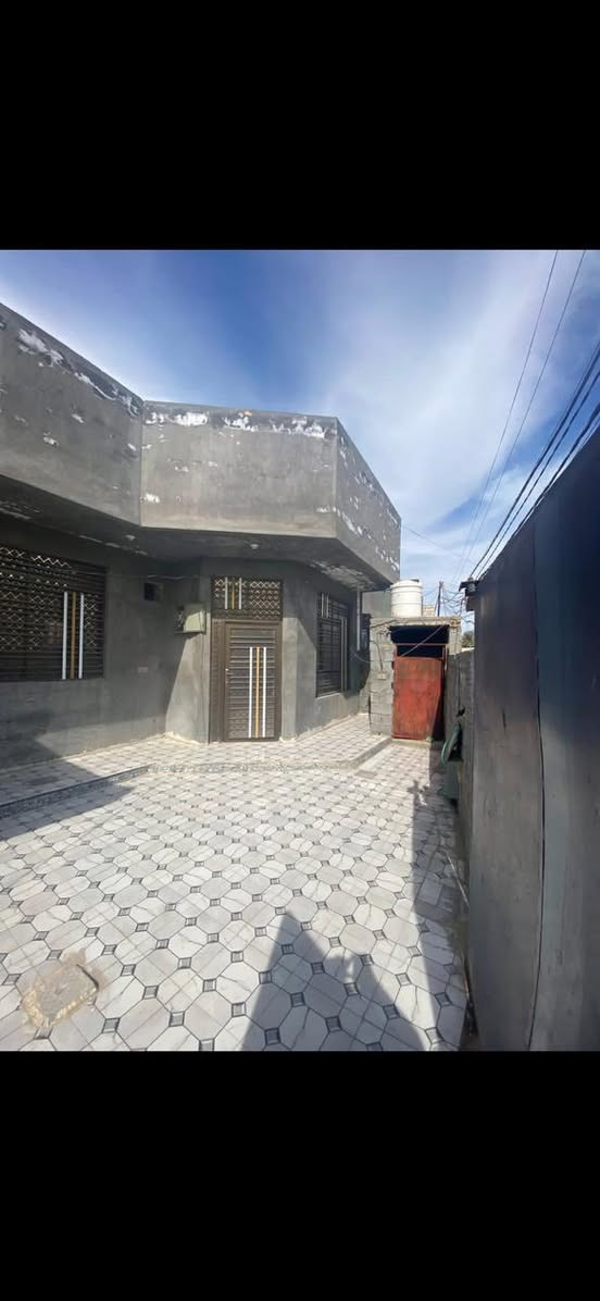 دار سكنيه بمساحه١٧٠ متر طابو زراعي سند ٢٥ بابل المسيب حي العسكري 

يحتوي علئ 

طارمه كبيره 

استقبال 

صاله 

غرف نوم واحده 

مطبخ 

صحيات داخليه وخارجيه 

مكتب الأمير للعقارات 

سيد يعقوب الميالي للعقارات ***********
