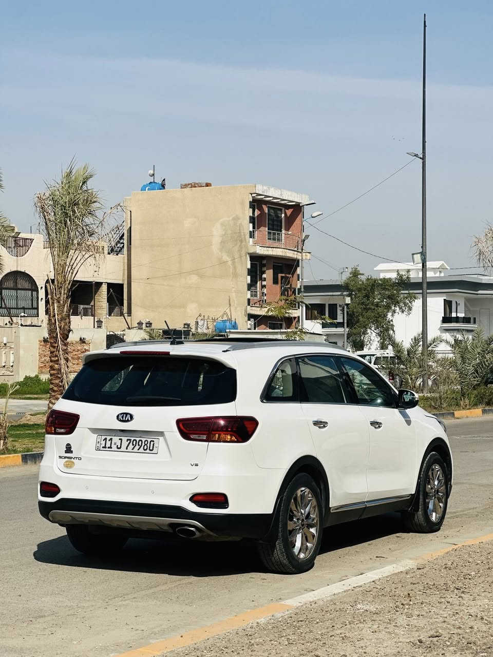 السلام عليكم
سورنتو 2020 خليجي ✅✅ 
مكفوله كفاله عامه من لصبغ ولشخط ولرصعه ✅ 
سياره بيها بارد بسيط فقط بدون صبغ 🔥 

فول مواصفات 1/1 

1-بانوراما 
2-شاشه كبيره 
3-كشنات كهربائي 
4-صندوق كهربائي 
5-سبعه راكب 
6-ثلاث قطع تبريد 
7-عدسه كاميرا 1 خلفيه 
8-رادار امامي 
9-رادار خلفي 
10 رادار جانبي 
11-مكينه 3600 
12-سايد بريك (رجل) 
13-لد ضوئي 
14-تحكمات ستيرن _درايف مود_سمارت مود_سبورت مود
15-شحن ذاتي 
16-منفذ شحن لاسلكي 3 

وبعد بيها مواصفات هواي 🔥 
سياره جديده جداً دينار ميحتاج تصرف عليها 
كامله من ناحية حداديه وصدر كله جديد ✅ 
السعر 267 ورقه وبيها مجال بسيط جداً 🔥 
السياره بأسمي شخصياً 
مكان السياره بغداد 
للأستفسار *********** 📞📞
