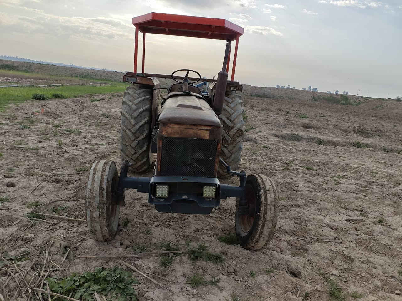 السلام عليكم عنتر 71 للبيع موديل80محرك مجفت جديد بم اونوزل جديد جهاز رفع شغال  كهربائيات باتري قماره تفصال السعر3اونص اوبي مجال مكان كركوك داقوق للستفسار ***********
