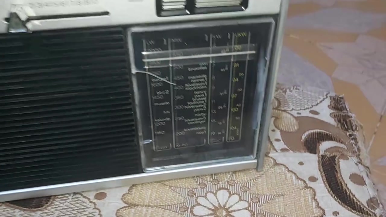 راديو فلبس اصلي ٤ موجات
Fm
Mw
Sw
Lw


**إذا كنت صاحب هذا الإعلان وتريد حذفه لأي سبب، رجاءا أرسل رسالة إلى الدعم الفني**