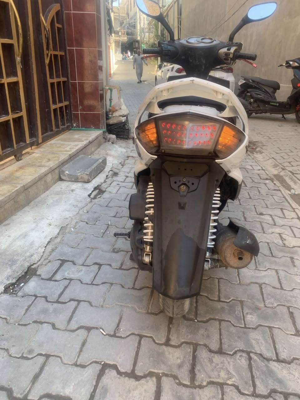 سكنس فحل كوريه شغاله منطول لطول 
مكينه مكفوله لانضوح ولا دخان ولاصوت ناعمه كلش
كفرات بلاديه نضافتهن ٨٥ بل 💯 
كهربائيات كله شغاله بس الدشبول عاطل
دبلات تايرات جدد طسه ناعمه 
قفل ستيرن قفل جنطه وقفل جوزه 
سعره 550 بيهى مجال حك جيه بغداد الكريعات استفسار اكثر اتصال ☎️ ***********
