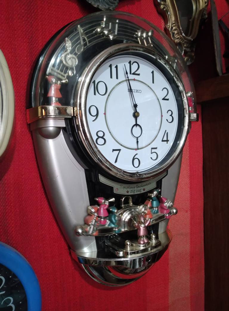 ساعة موسيقى ماركة سايكو الصناعه ياباني
***********   مكان الموصل  
 يوجد توصيل
