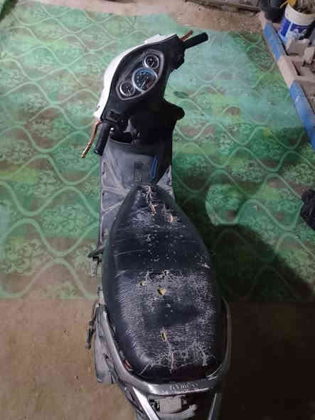 سلام عليكم 
كامكو جي فور 
للبيع بيهه كرنك
كهربائيات كله شغاله ماعيزه شي
السعر 175 وبيه مجال 
الي مايعجبه السعر خلي يعبر المنشور 
الرقم... ***********
