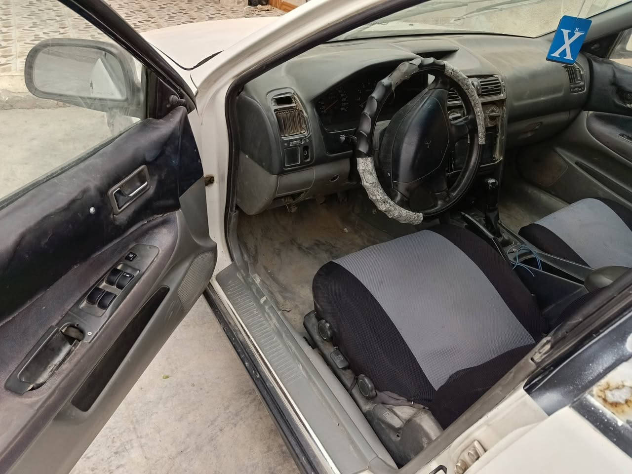 ميسيبوشي كلن موديل 98
السلام عليكم محرك خير من الله كابريتر. كير عادي خير من الله صدر خلفي امامي جديد كهربائيات كله شغاله نقص بس كيج الكيلو متر وطوافه بانزين بسمي رقم ديالى مكان ديالى خان بني سعد  السعر 27ورقه وبيه مجال قليل ***********
