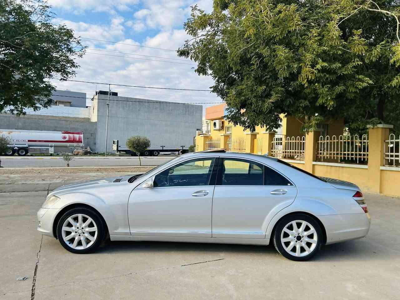 سەرەتا بەناوی خودا
ماشاللە لەماڵی هەمو لایەک 
مارسیدز مۆدیل٢٠٠٩ ساخ ساخ 
s350 
مواسەفات 
سڵاید
کوشن جلد ساردو گەرم 
کامیرەو حاسە
تەعدیل سورعە 
پەردە 
زۆر مواسەفاتتر....
مەکینەو گێڕ سەرف و بوخار بەشەرت 
بۆیاخی یەک پەڵە بچوکی هەیە لەچاملغ پێش 
سعری ٩٠گڵاو مەعامەلەیە کەم 
شوێن کەلار 
*********** 
گۆڕینەوە لەسەر دڵگرتن
