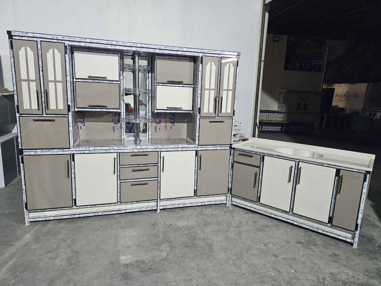 الحجز والاستفسار واتساب ***********
