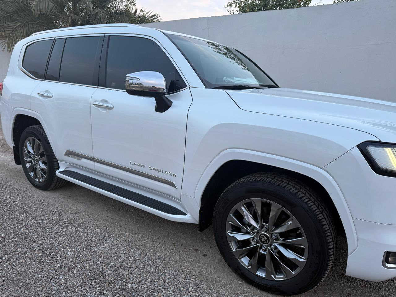 السلام عليكم 
للبيع لاندكروز 2023 vxr ساز ام الضمان   
تون تيربو داخل احمر ثلاثه شاشات 
داتا شو كبير 
ابواب شفط 4 ابواب 
فول مواصفات واحد علئ واحد
السياره مكفوله كفاله عامه  من الشخط
السياره بحاله الوكاله 
مغلفه ppf
رقم سلمانيه 
تبريد كشنات امامي خلفي 
كشنات كهرباء 
سعرها 780$ 
رقم صاحب السياره ***********
