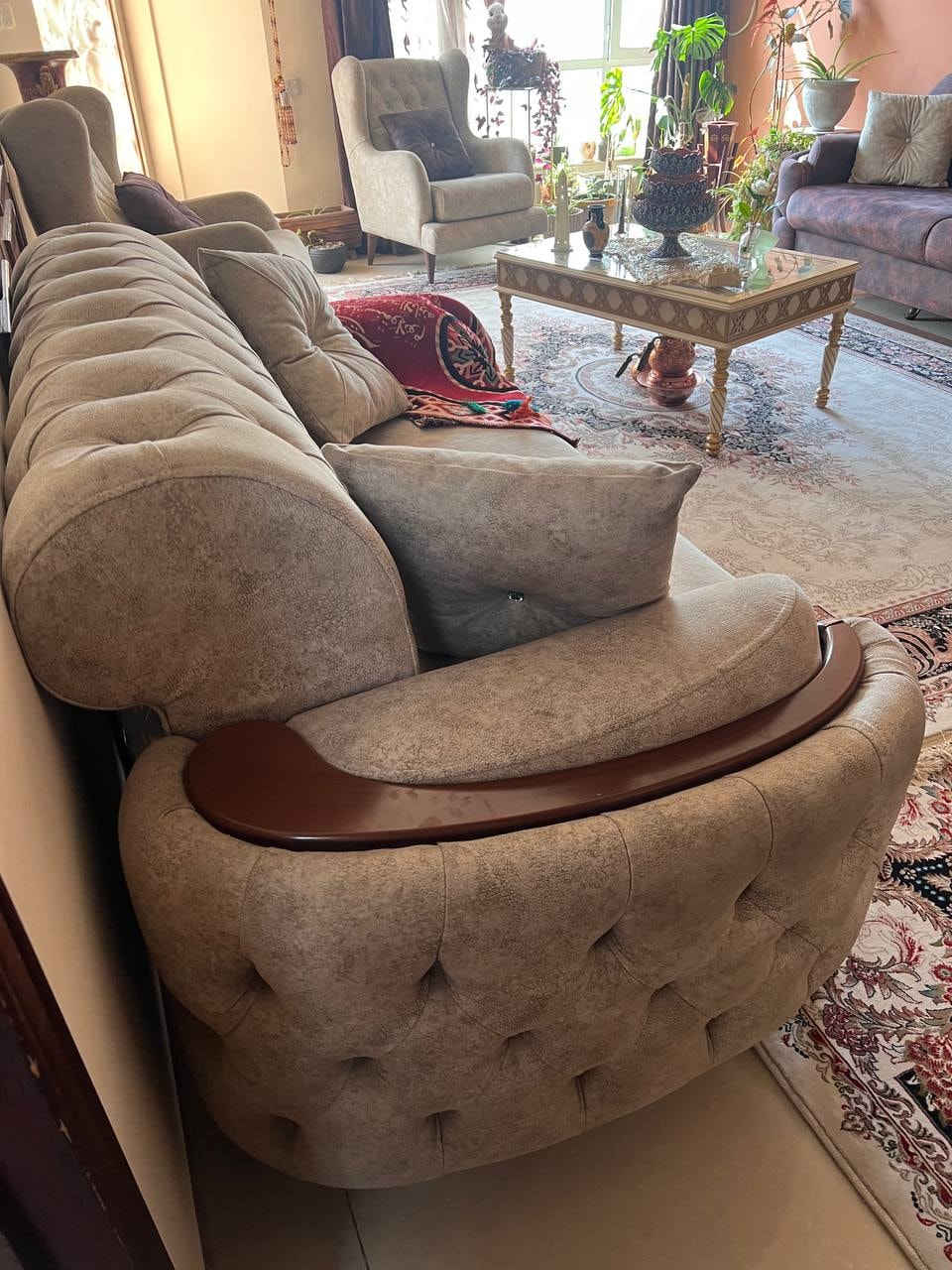 للبيع
نظيف كلش (شبه جديد)
طخم ونص
يتكون من ٣ قطع ثلاثية و ٤ قطع فردية وقطعة ثنائية
الموصل


**إذا كنت صاحب هذا الإعلان وتريد حذفه لأي سبب، رجاءا أرسل رسالة إلى الدعم الفني**