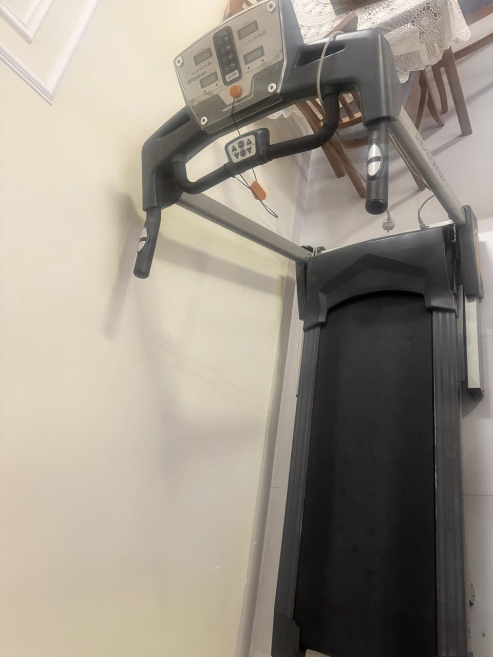 � للبيع – جهاز مشي كهربائي (Treadmill) جبلي بحالة جيدة 🏃‍♂️⚡

🔹 النوع: جهاز مشي رياضي جبلي
🔹 المواصفات:
✅ يحتوي على 2 ماطور. للدفع وجبلي
✅ ماطور الدفع بقوة 150 كيلو
✅ مزود بشاشة عرض ومفاتيح تحكم
✅ مناسب للاستخدام المنزلي أو النادي الرياضي

⚠️ ملاحظة مهمة: يوجد عطل في الكارت الإلكتروني والجهاز يحتاج إلى صيانة أو استبدال الكارت.

💰 السعر المطلوب: 125,000 دينار عراقي فقط

📍 فرصة مناسبة لمن لديه خبرة بالصيانة أو يبحث عن جهاز رياضي بسعر اقتصادي.

📞 للاستفسار أو المعاينة يرجى التواصل على الخاص.او ارسال واتس اب فقط ***********. 

#للبيع #جهاز_مشي #تريدميل #أجهزة_رياضية #كربلاء
