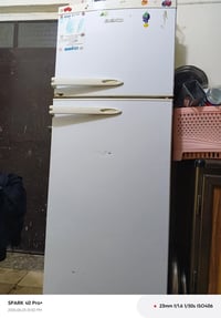 ثلاجه للبيع السعر ١٢٥ شغاله وتجميده فول المكان الحريه الاستفسار 077396...