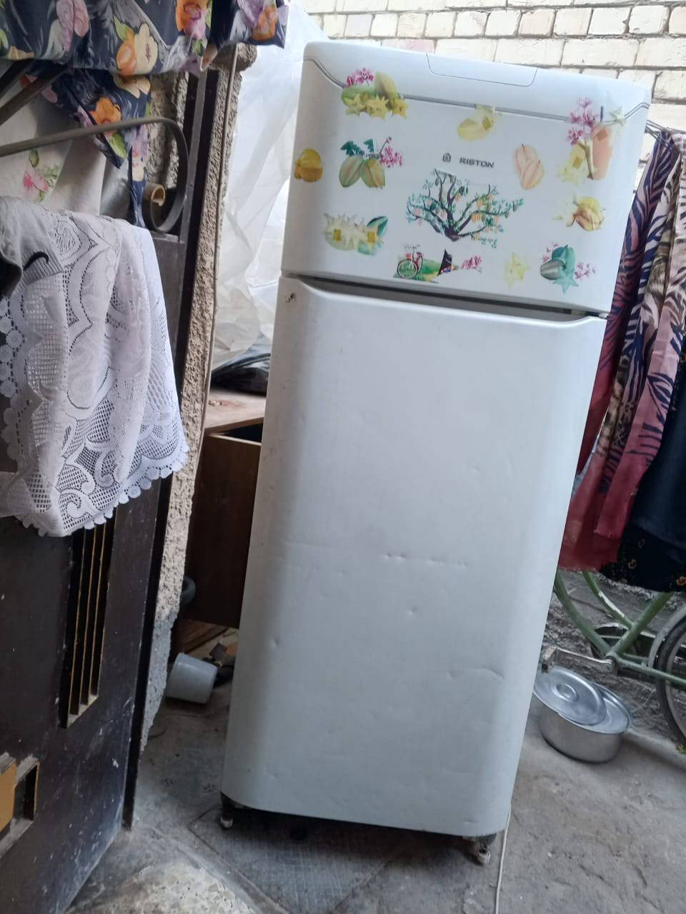 السلام عليكم بايسكل بناتي ب45 ثلاجة ماركة ريستون تجميدها واضح بالصورة ب50 فراش طفل نضيف كلش ب5 مكاني بغداد الكريعات للأستفسار متواجد ع فيس أو الإتصال
*********** رقمي الاسيا يوجد واتساب 
*********** رقمي الأثير يوجد واتساب
