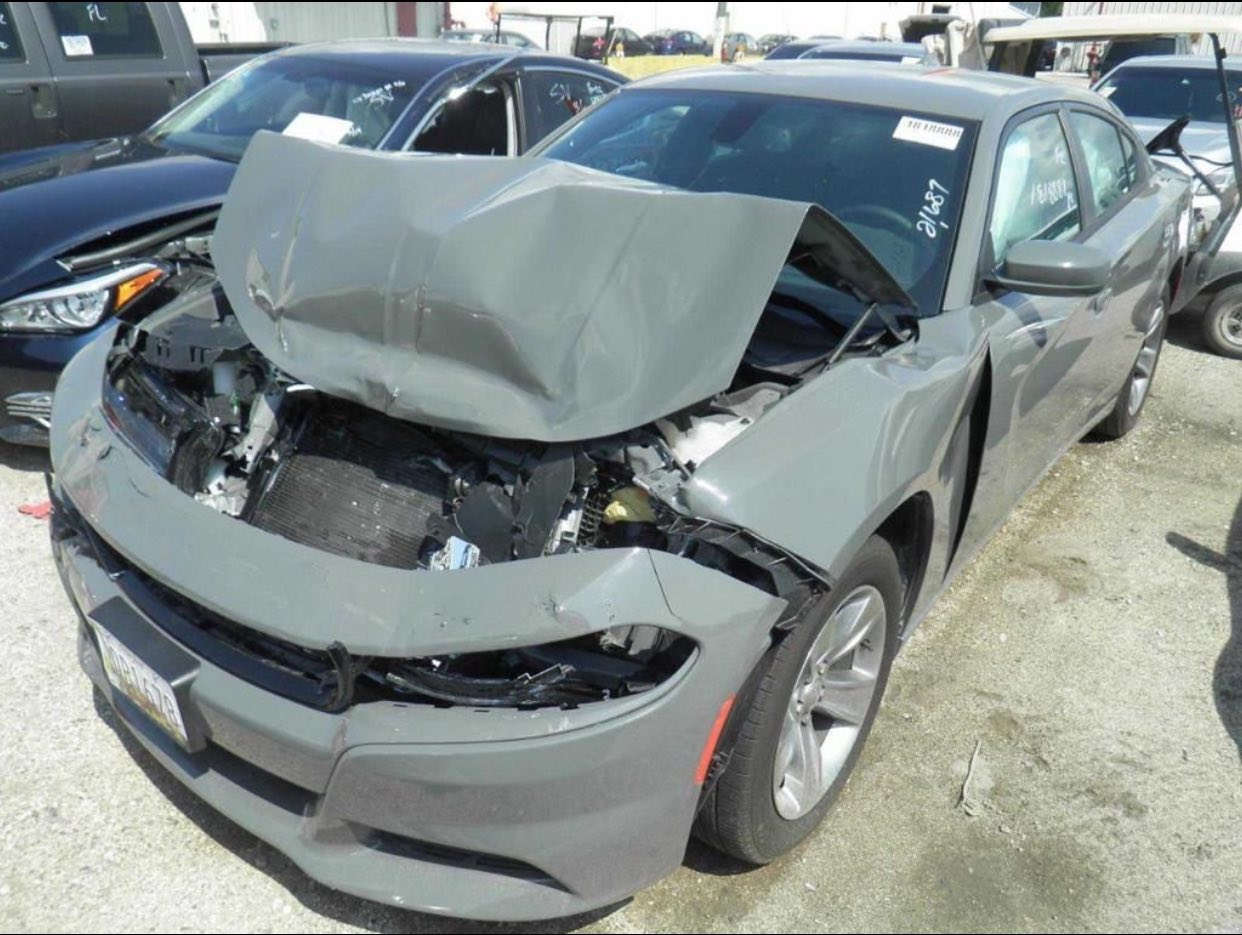 السلام عليكم 
جارجر ٢٠١٨ SXT لون مميز اسمنتي رقم بغداد ماشية ٨٠ الف ميل يعني استخدام شخصي ما ماشية بالنسبة لموديلها خير من الله جاهزة مجهزة والسيارة بأسمي تحويل ثاني يوم حادثها حلو بنيد مبدل وجاملغ مصبوغ مثل ما موضح بالصور السيارة معروضة (٢٠٠) جماعه ال١٩٠ لحد يتعب نفسة فدوة لكلبكم الي ميعجبة لا يدخل ويراسل مكاني بغداد *********** متوفر وات ساب  واسف ع الاطالة تحياتي
