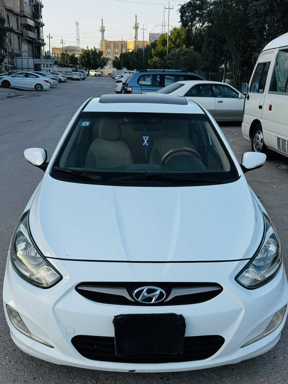 هونداي اكسنت موديل 2012
رقم نكليزي بغداد مكاني نجف 
ملاحضه السياره كافله عامه ماعده الي موضح بل الصوره 
السعر 98 وبيه مجال 
 ***********
