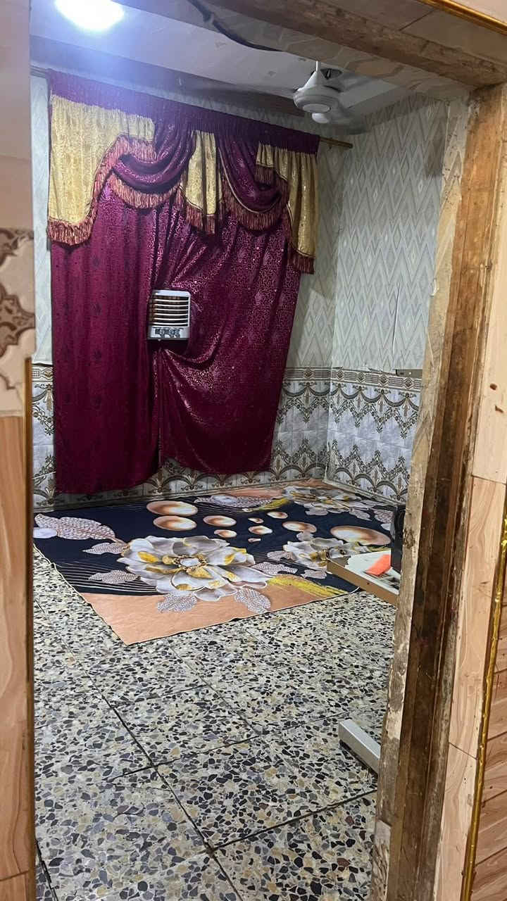 بيت 100 متر طابقين رفت مسلح استقبال كبيره وصاله وغرفتين نوم  حي اور فرع مخبز الروعه خدمات كامله منطقه مشموله بلتطويب مقرنص مجاري كهرباء للبيع 100 مليون للاستفسار  الاتصال بصاحب البيت انا مكلف بلنشر 
***********
