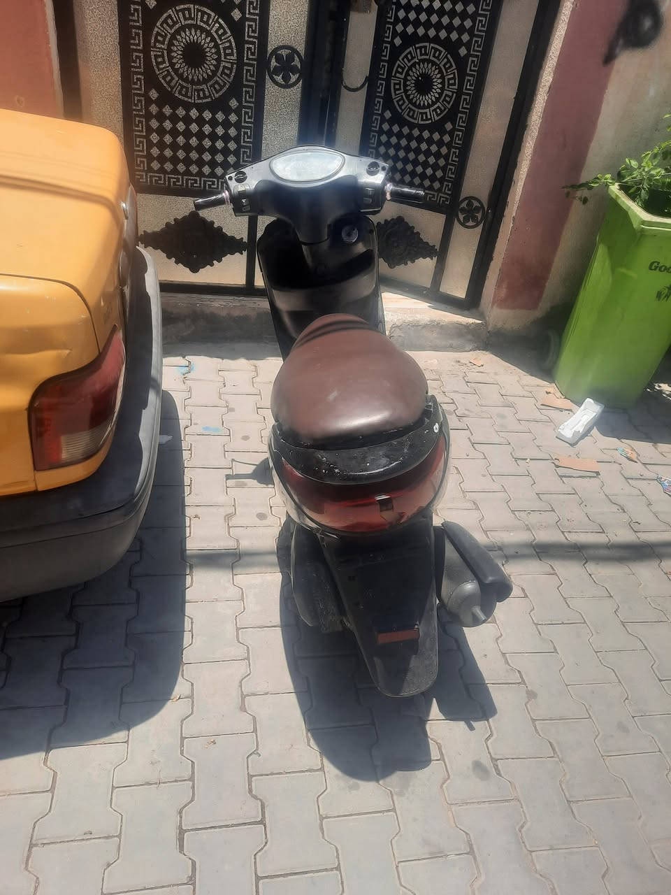 سلام عليكم دراجه بريز لامفتوح ولا مبدل بيها شي كابريتر اصلي بيها صوت كلجات كفرات اصليه سعر ٤٠٠ مكاني بغداد نهايت حي اور ***********

