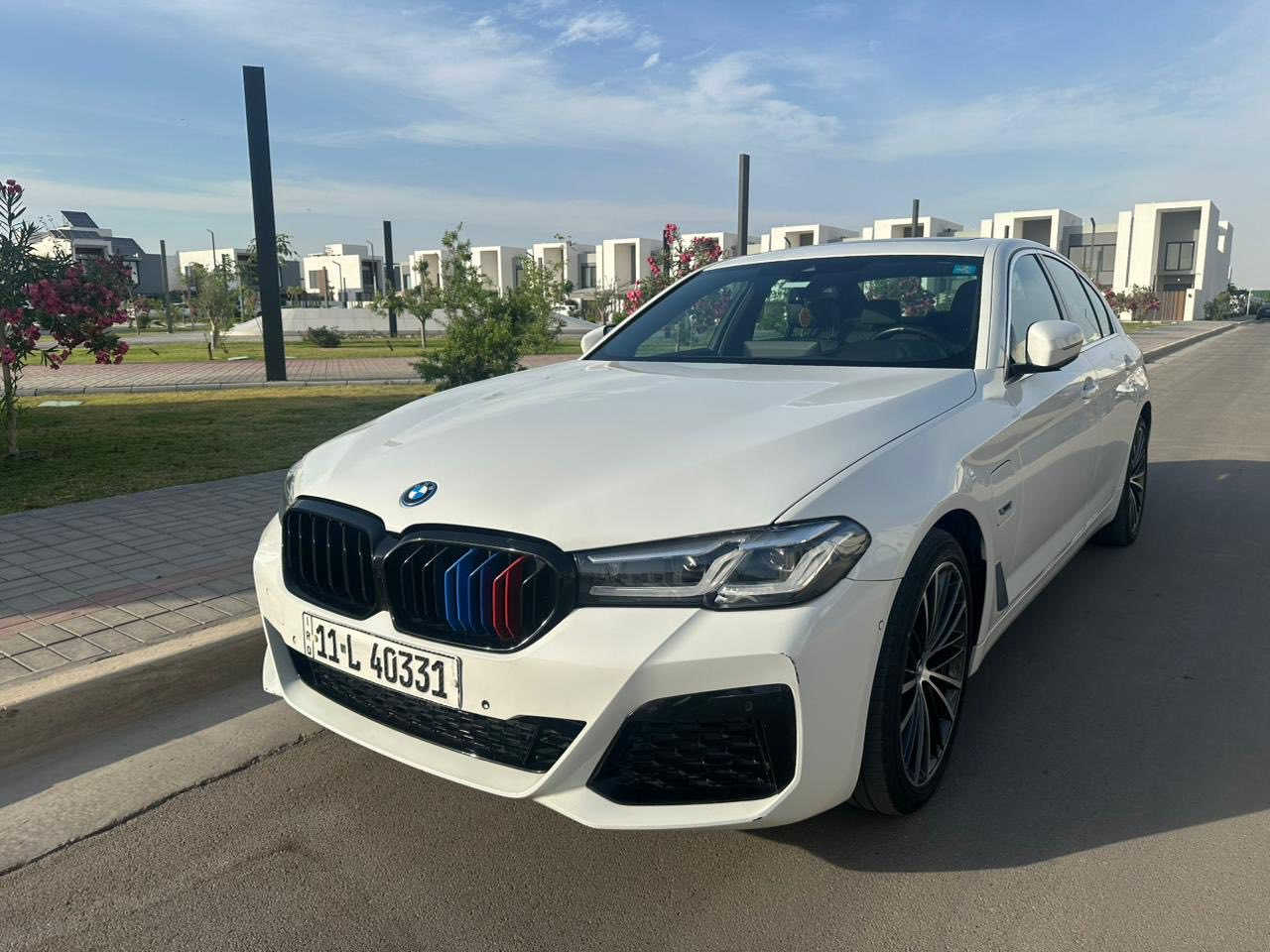 السلام. عليكم.  BMW530E
2023وارد امريكي  حادث جاملغ خلفي رصعة فقط والدعامية الاماميه فقط كير محرك شواصي لفود ايرباك كلة كفالة وبشرط الفحص ممشى السياره 83 الف كيلو 
السياره فول. مواصفات 
حساس امامي + خلفي 
رادار امامي +خلفي 
مري شفط + رادارات
فتحة سقف 
كشنات جلد وبقية الموصفات المعروفة بل E 
بيها فقط جاملغ خلفي صبغ  فقط والدعامية 
بقية السياره كفاله عامة رصع وخدش وتكحيل وبارد 
مكان السياره بغداد 
السعر 340 وبيها مجال بسيط 
***********
