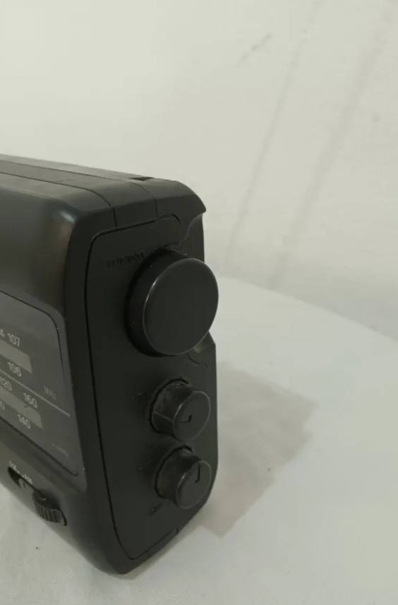 راديو ماركه سوني SONY ثلاث موجات يعمل باتري وكهرباء الجهاز باله انكليزي 
 السعر على الخاص


**إذا كنت صاحب هذا الإعلان وتريد حذفه لأي سبب، رجاءا أرسل رسالة إلى الدعم الفني**