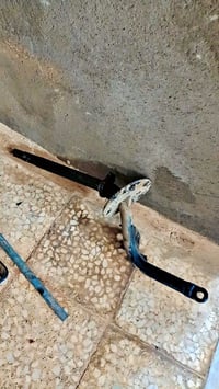 شباب ماشه للبيع مال 22 اصليه سعر 60 وبيها مجال للشراي اتصل 07815550998