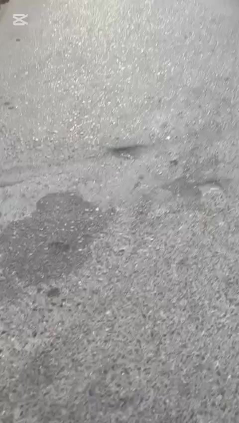 البيت م  ميه وثمانين متر  واجهه 12  متر  ونزال 16,,متر غرفتين فوك وحده سته في سبعه وحده خمسه في اربعه بيت كله طابوك بس غرفه وحده سبعه في سته ابلوك طابق ثالث وهاذه رقمي ,***********.      *********** ابو سجاد السعر  خاص بيخر ودلل والبيت بسمي طابو صرف. البيت بجسر ديالى القديم
