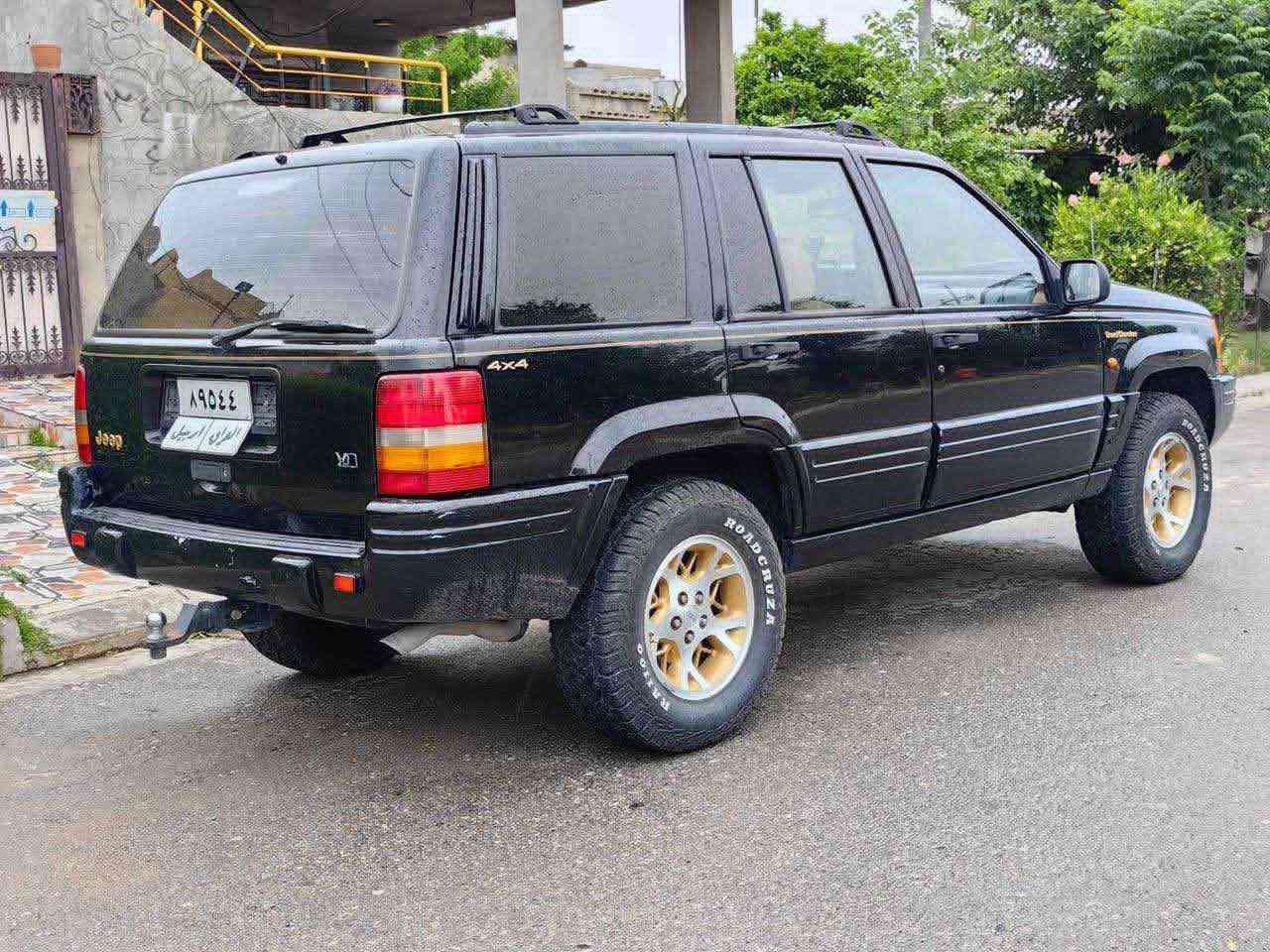 جيب موديل ١٩٩٦ توماتيك دەبل ئەکسل
 سەیارەکه فول مواسەفاتە
کوشین جلدو هیتەرو کوشین کارەباییە
تەعدیل سورعەو سوکان ڤۆلیۆمە
گێڕ و مەكينه و دەبل ئەكسل بەشەرت
کارەبایی هەمووگیانی بەشەرته 
٤ تايه و ويلى تازەیەی بۆبەستراوە
 مالى دوسته لۆک لۆکە
ناوو داخیلی زۆر جوانە
 بو ياغى نيه هيجى  پيوه نيه
***********ڤایبەر وەتس ئەپ
***********لەشاری کۆیەم
65وەرەقەو مەجالێکی کەم كويسينجاك, أربيل
