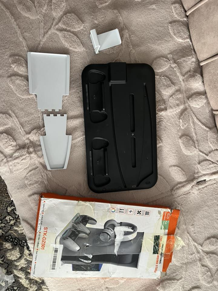 سلام عليكم قاعدة بلي فايف عادي تجي ب حامل وشاحنة جوستكات اثنين وحاملة سماعة وغطاء للبلي من التراب وفان تهوية للبلي من جوا واضاءة LGB وقاعة تحمل الاقراص بس بعشرين الف الي يريدها يخابرني ***********
