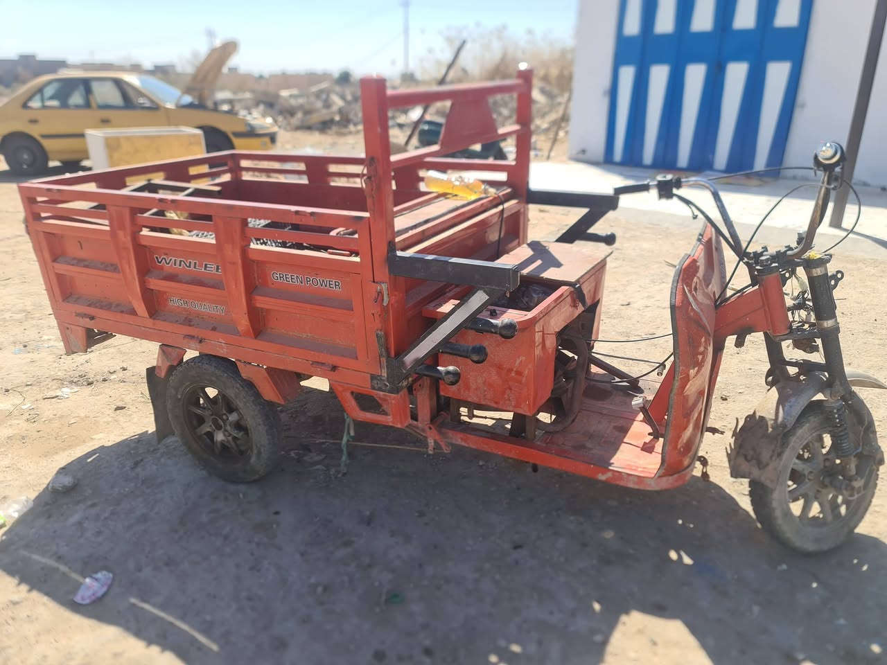 ستوتة كلك سابقآ شحن هسة
تحورت مكينة وكسن وضفيرة ستوتة جيب وشد 
سعر ٤٠٠ وبيهة مجال نقصهة فقط تانكي بانزين مامتواجد خاص 
اتصل رقم ***********
