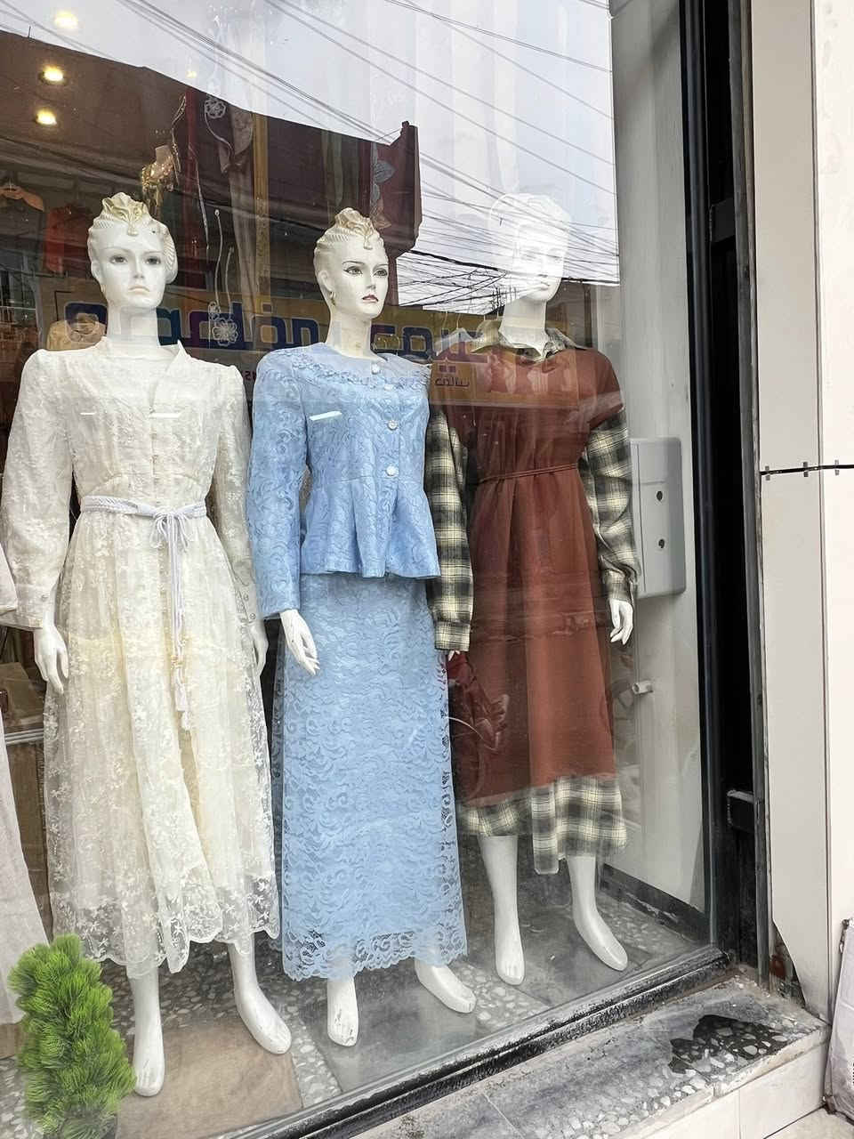 سلام عليكم ملكانات للبيع العد ٨ ابيع شلع  او كم قطعه مو مشكله النظافه واضحه امامكم. مكاني المحاويل.  وموجود توصيل للاستفسار الاتصال او واتساب ***********
